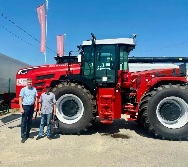 Новый трактор Ростсельмаш 2400 отправился на службу в КФХ Дьяченко Е.В.